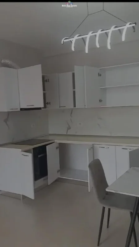 Tirane, jepet me qera apartament 2+1 Kati 5, 103 m² 600 € (fusha e aviacionit)