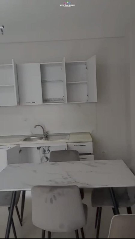 Tirane, jepet me qera apartament 2+1 Kati 5, 103 m² 600 € (fusha e aviacionit)