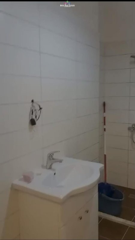 Tirane, jepet me qera apartament 2+1 Kati 5, 103 m² 600 € (fusha e aviacionit)