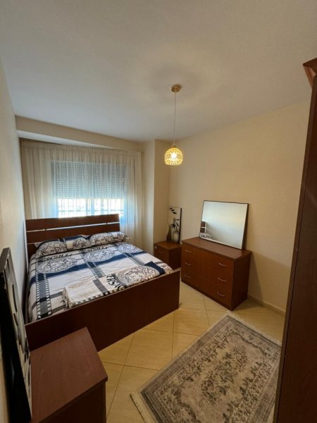 Tirane, jepet me qera apartament 2+1+Ballkon Kati 7, 85 m² 800 € 
