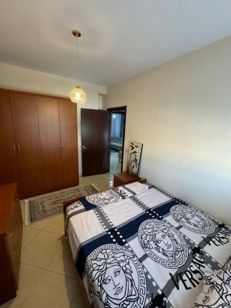 Tirane, jepet me qera apartament 2+1+Ballkon Kati 7, 85 m² 800 € 