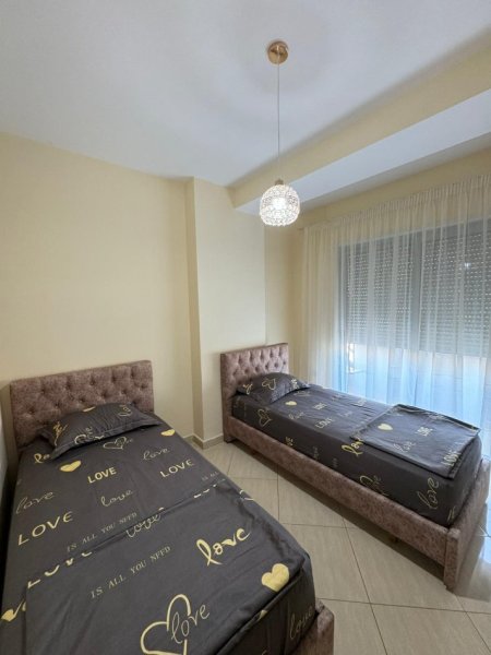 Tirane, jepet me qera apartament 2+1+Ballkon Kati 7, 85 m² 800 € 