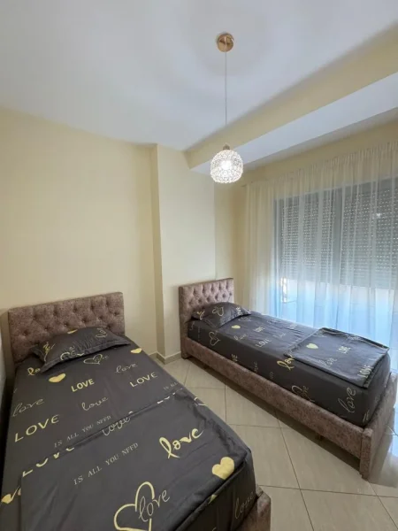 Tirane, jepet me qera apartament 2+1+Ballkon Kati 7, 85 m² 800 € 