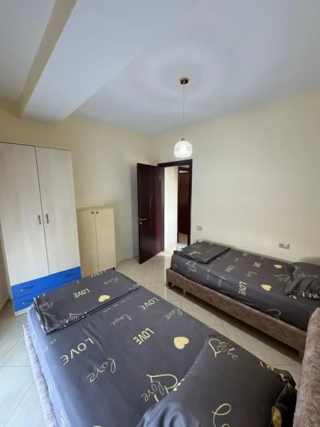Tirane, jepet me qera apartament 2+1+Ballkon Kati 7, 85 m² 800 € 