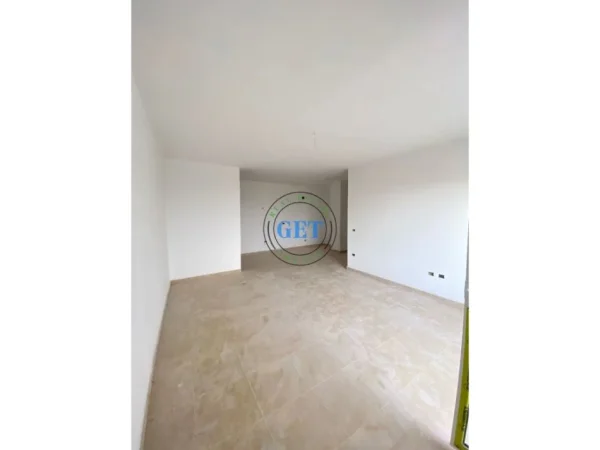 Durres, shitet apartament 2+1+Ballkon Kati 9, 73.000 € (Billa Spitalle Durres)