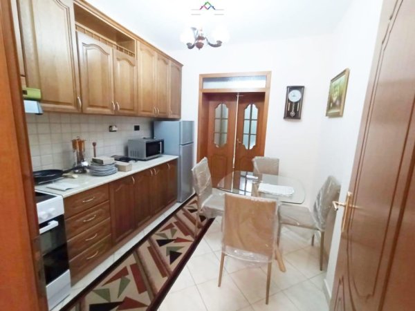 Tirane, jepet me qera apartament 2+1 Kati 2, 90 m² 650 € (sheshi willson)