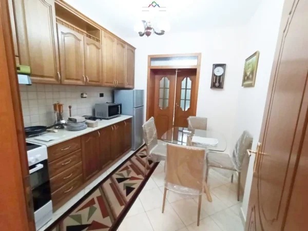 Tirane, jepet me qera apartament 2+1 Kati 2, 90 m² 650 € (sheshi willson)
