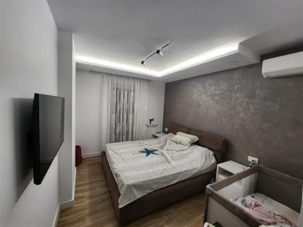 Tirane, shitet apartament 3+1+Ballkon Kati 4, 150 m² 257.500 € (LAPRAKE)