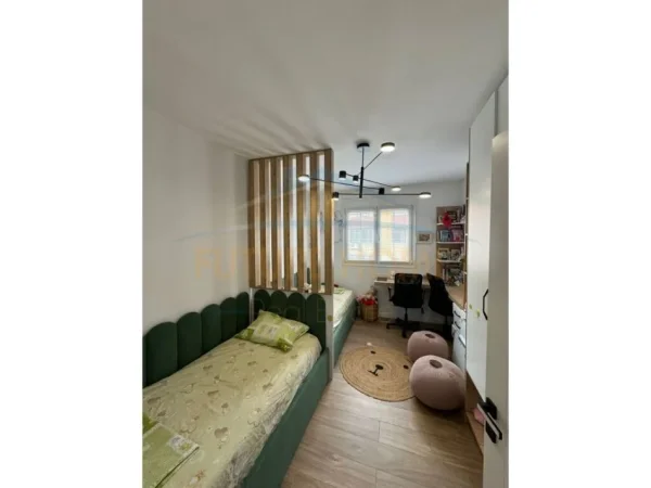 Tirane, shitet apartament 2+1+Ballkon Kati 7, 135.000 € (Fusha E Aviacionit)