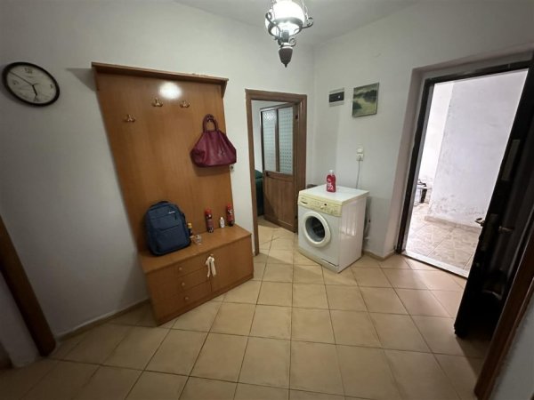 Tirane, jepet me qera Vile 1+1 Kati 1, 65 m² 350 € (Varri i Bamit)