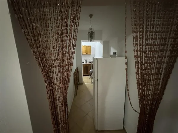 Tirane, jepet me qera Vile 1+1 Kati 1, 65 m² 350 € (Varri i Bamit)