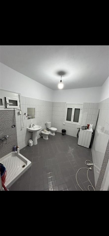 Tirane, jepet me qera Vile 2+1 Kati 2, 150 m² 500 € (Vore)