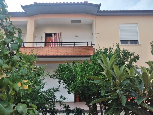 Tirane, shitet shtepi 2+1+Aneks+Ballkon Kati 2, 230 m² 170.000 € (Kamez)