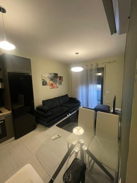 Tirane, jepet me qera apartament 1+1+Ballkon Kati 4, 58 m² 600 € (Rr: Gjike Kuqali, Pallati i Luis Medical Center Tirana, Tirane)