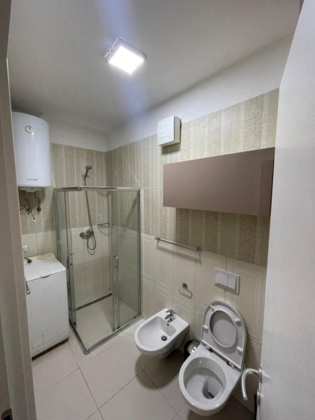 Tirane, jepet me qera apartament 1+1+Ballkon Kati 4, 58 m² 600 € (Rr: Gjike Kuqali, Pallati i Luis Medical Center Tirana, Tirane)