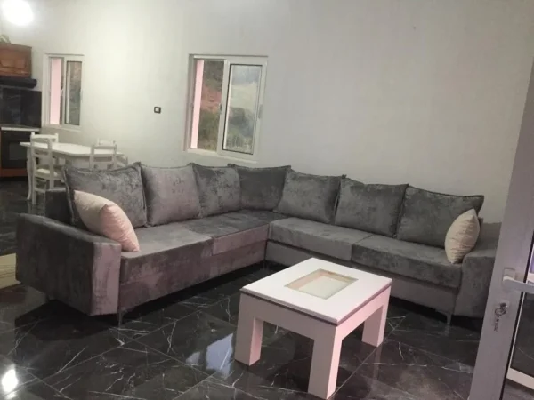 Tirane, jepet me qera apartament 2+1 Kati 2, 115 m² 280 € (Prane Farkes)