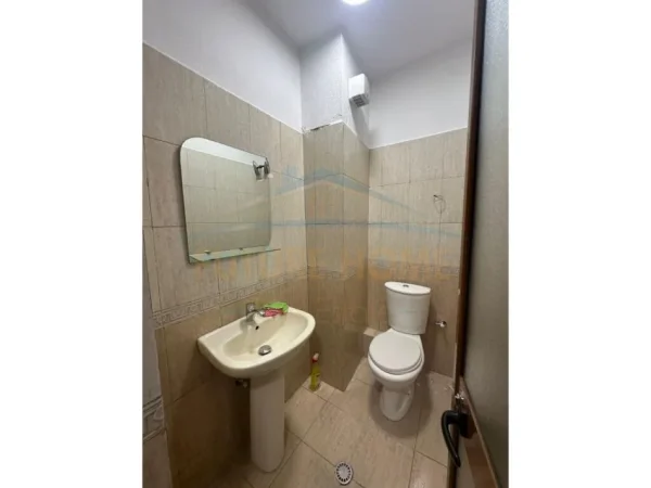 Tirane, jepet me qera apartament 2+1+Ballkon Kati 2, 115 m² 450 € (Don Bosco)