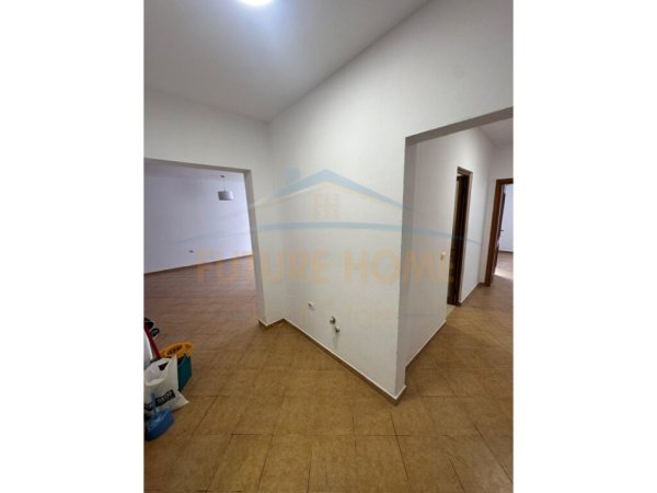 Tirane, jepet me qera apartament 2+1+Ballkon Kati 2, 115 m² 450 € (Don Bosco)
