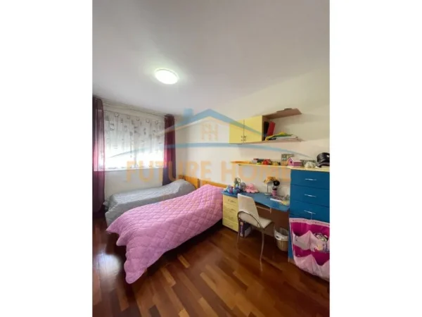 Tirane, jepet me qera apartament duplex 3+1+Ballkon Kati 4, 166 m² 1.000 € (Kodra E Diellit)