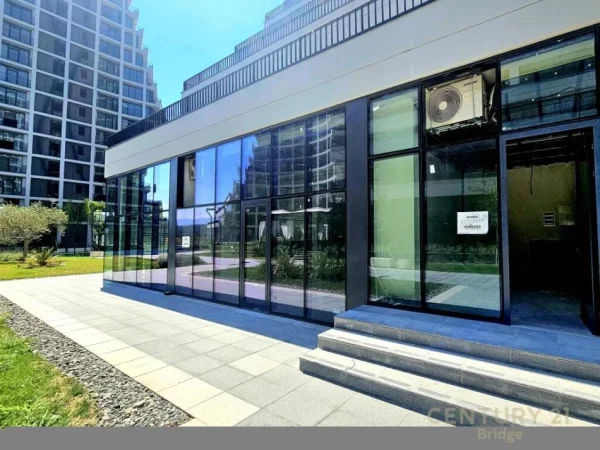 Tirane, jepet me qera vetem 1 dhome 1+1 Kati 0, 43 m² 1.200 € (Liqeni i tiranes)