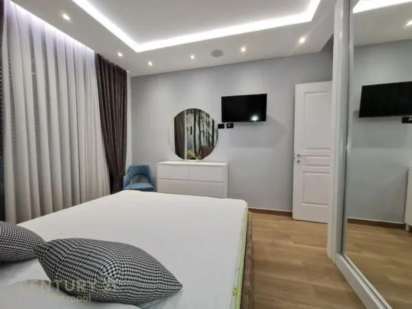 Tirane, jepet me qera apartament 1+1 Kati 2, 83 m² 800 € (teg)
