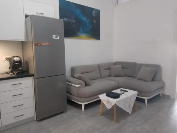 Okazion!!!! te Kompleksi Kontakt Tirane, shes apartament 1+1+Ballkon Kati 1, (Frosina Plaku