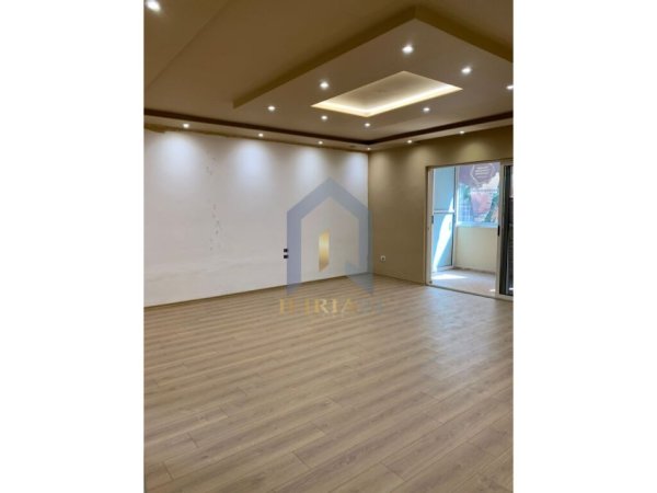 Tirane, jepet me qera apartament 2+1+Aneks+Ballkon Kati 1, 126 m² 700 € (rruga medar shtylla)