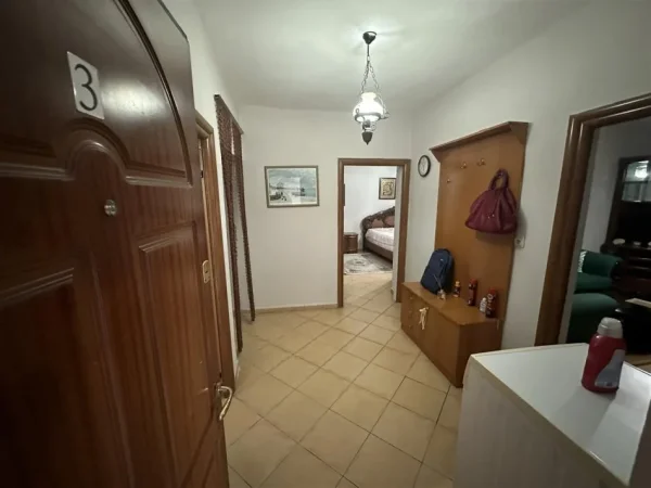 Tirane, jepet me qera apartament 1+1 Kati 1, 65 m² 600 € (XHAMLLIKU)