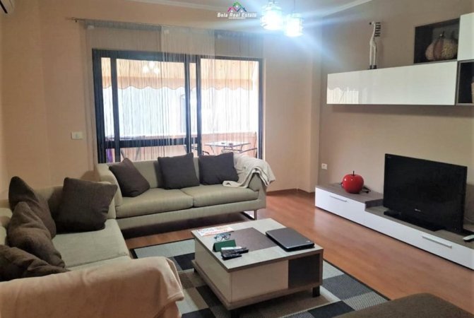 Tirane, jepet me qera apartament 1+1 Kati 3, 90 m² 600 € (Rruga e Elbasanit)