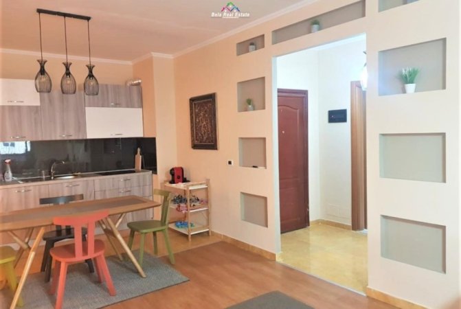 Tirane, jepet me qera apartament 1+1 Kati 3, 90 m² 600 € (Rruga e Elbasanit)