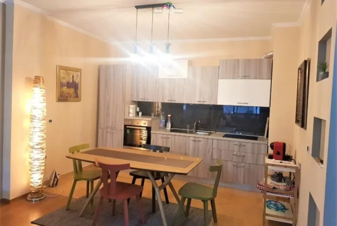 Tirane, jepet me qera apartament 1+1 Kati 3, 90 m² 600 € (Rruga e Elbasanit)