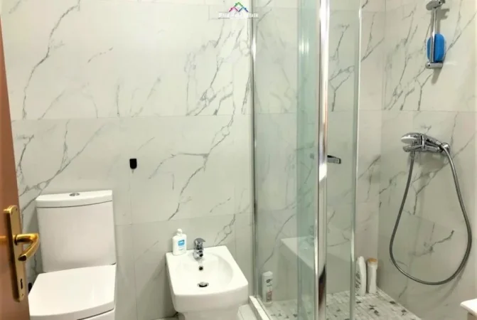 Tirane, jepet me qera apartament 1+1 Kati 3, 90 m² 600 € (Rruga e Elbasanit)