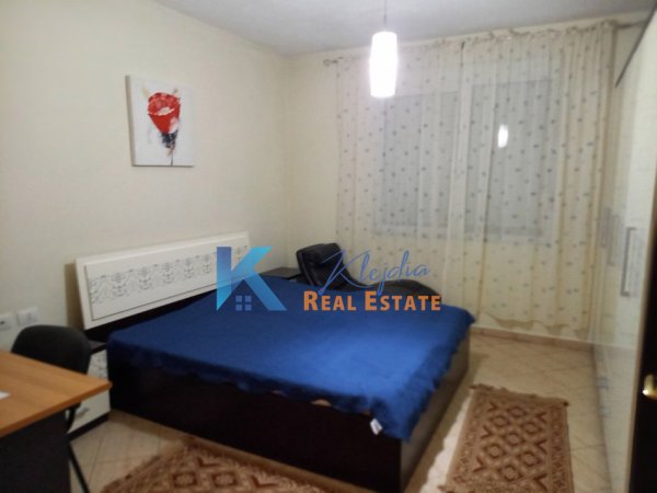 Tirane, jepet me qera apartament 2+1 Kati 2, 100 m² 670 € (Sheshi Wilson, afer fakultetit juridik)