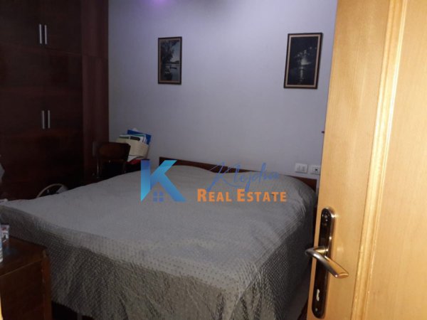Tirane, jepet me qera apartament 2+1 Kati 2, 100 m² 670 € (Sheshi Wilson, afer fakultetit juridik)