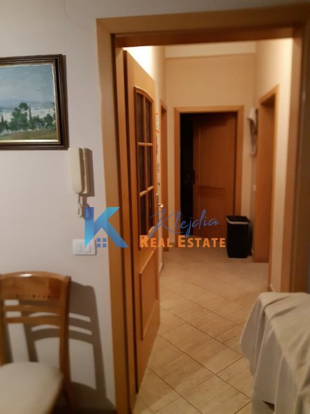 Tirane, jepet me qera apartament 2+1 Kati 2, 100 m² 670 € (Sheshi Wilson, afer fakultetit juridik)
