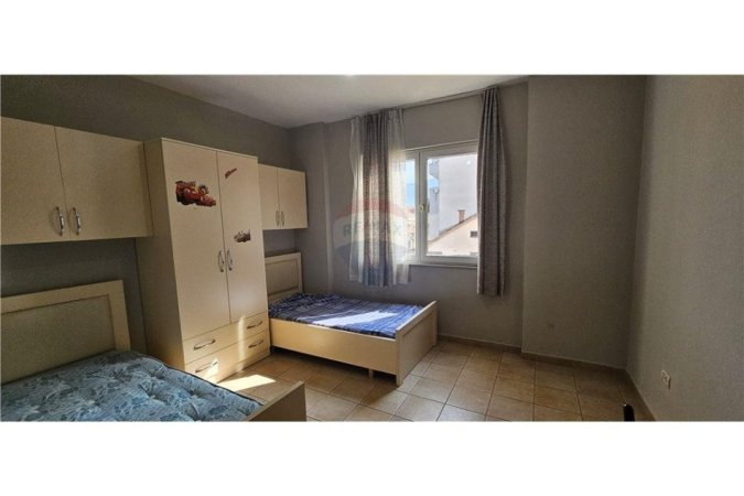Tirane, jepet me qera apartament 2+1 Kati 4, 120 m² 650 € (Rruga &quot;Fortuzi&quot;)