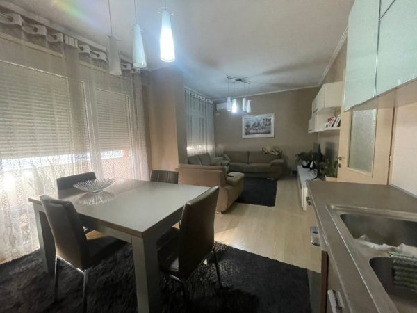 Tirane, jepet me qera apartament 2+1 Kati 7, 135 m² 600 € (Astir)