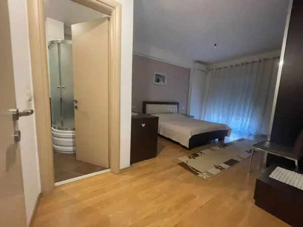 Tirane, jepet me qera apartament 2+1 Kati 7, 135 m² 600 € (Astir)