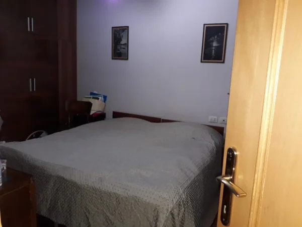 Tirane, jepet me qera apartament 2+1 Kati 2, 100 m² 670 € (Sheshi Willson)