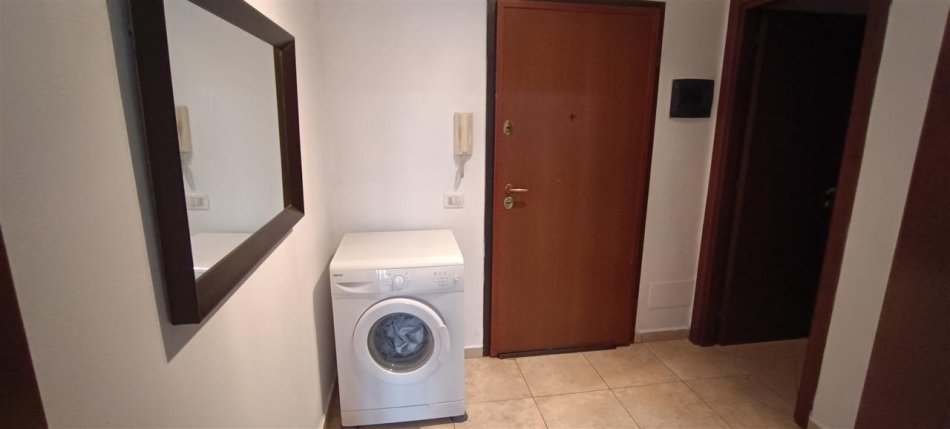 Tirane, jepet me qera apartament 1+1 Kati 5, 63 m² 500 € (Mozaiku i Tiranes)