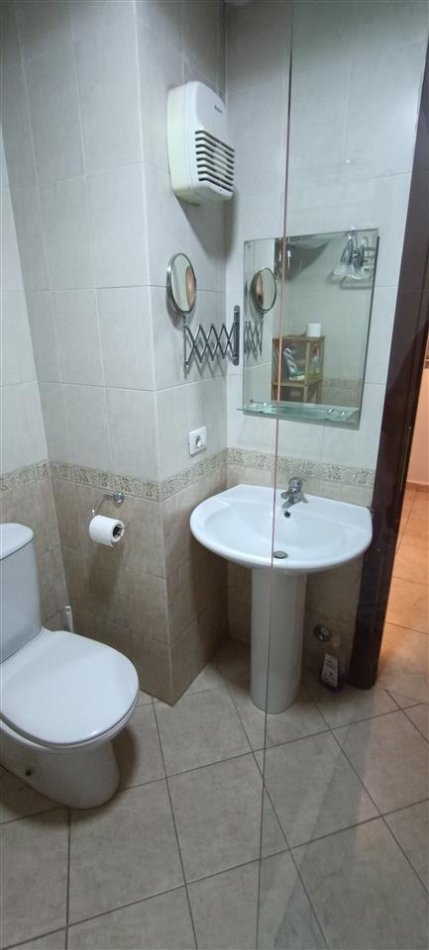 Tirane, jepet me qera apartament 1+1 Kati 5, 63 m² 500 € (Mozaiku i Tiranes)
