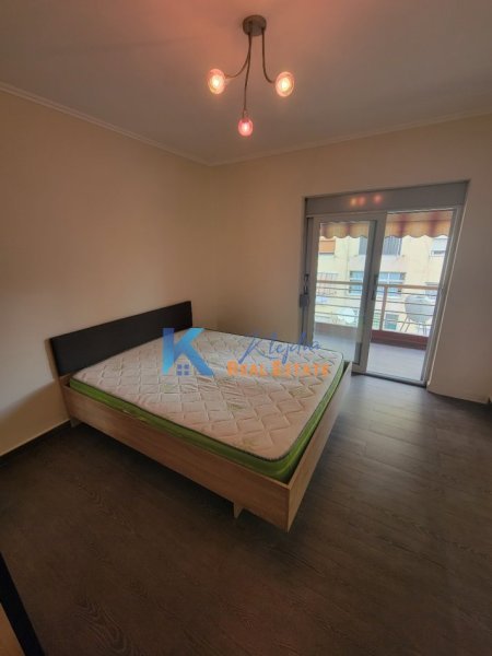 Tirane, jepet me qera apartament 1+1 Kati 4, 60 m² (Ministria e Jashtme, afer karburant Elda)