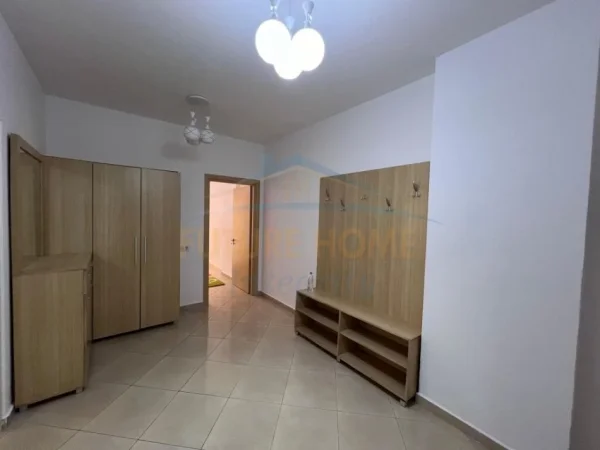 Tirane, jepet me qera apartament 2+1+Aneks+Ballkon Kati 1, 110 m² 450 € (Fresku)