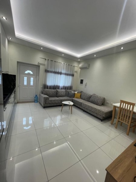 Tirane, jepet me qera apartament 2+1 Kati 2, 100 m² 550 € (rruga Jordan Misja)