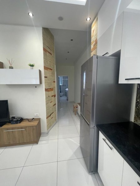 Tirane, jepet me qera apartament 2+1 Kati 2, 100 m² 550 € (rruga Jordan Misja)