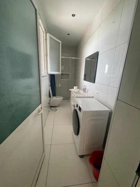 Tirane, jepet me qera apartament 2+1 Kati 2, 100 m² 550 € (rruga Jordan Misja)
