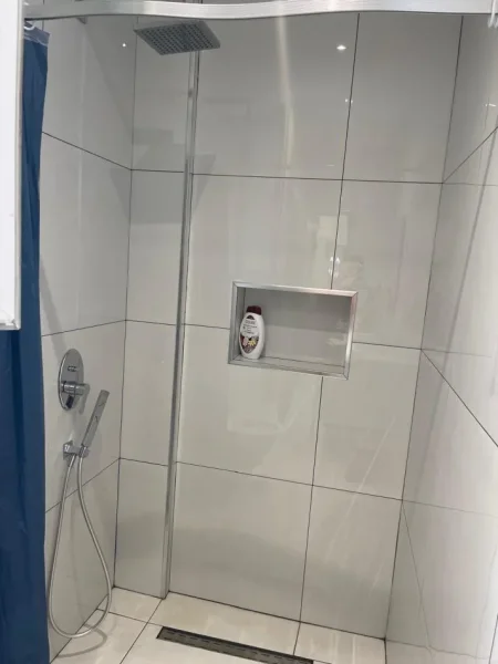 Tirane, jepet me qera apartament 2+1 Kati 2, 100 m² 550 € (rruga Jordan Misja)