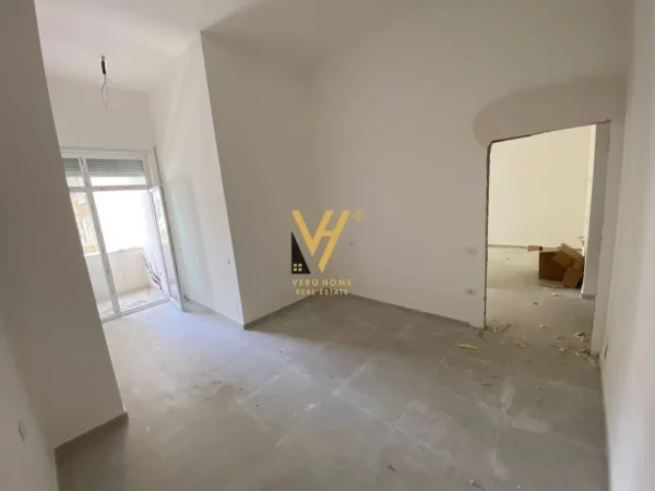 Tirane, jepet me qera zyre Kati 2, 96 m² 1.200 € (QENDER)