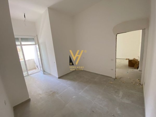 Tirane, jepet me qera zyre Kati 2, 96 m² 1.200 € (QENDER)