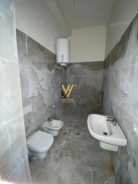 Tirane, jepet me qera zyre Kati 2, 96 m² 1.200 € (QENDER)